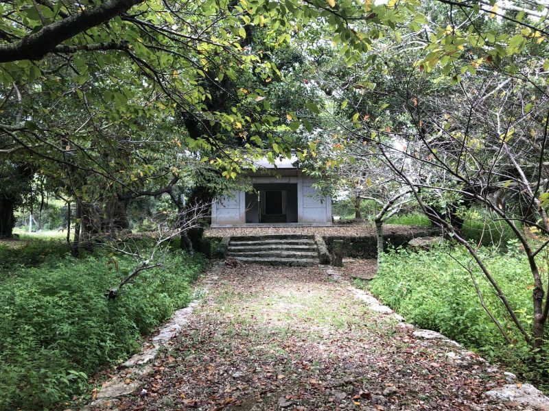 南山神社の拝殿