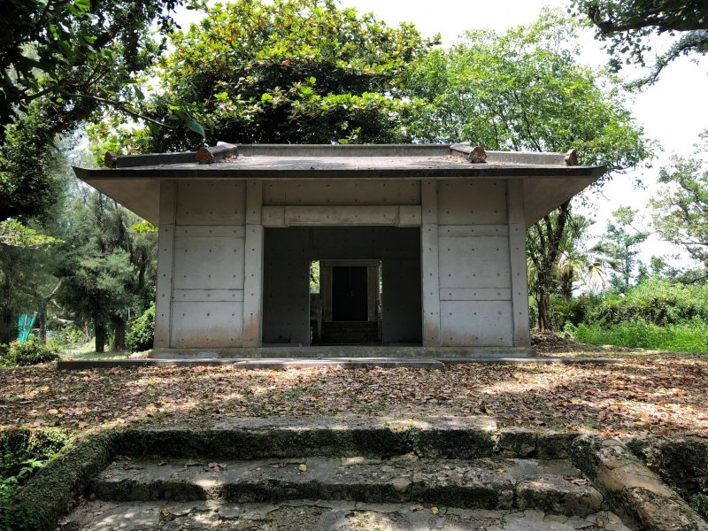 南山神社の拝殿