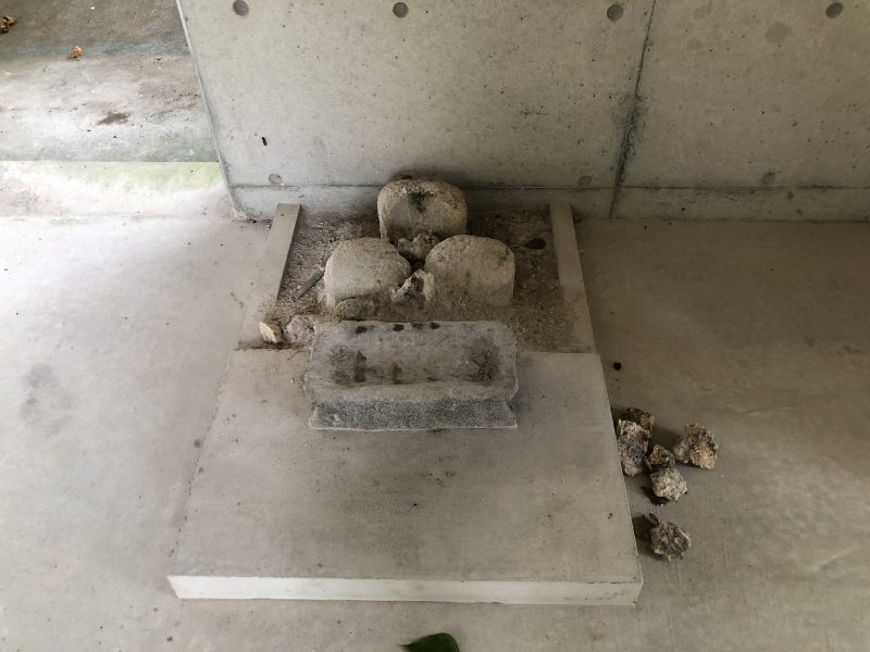 拝殿にある拝所