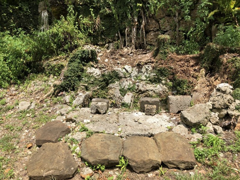 南山城跡にある拝所