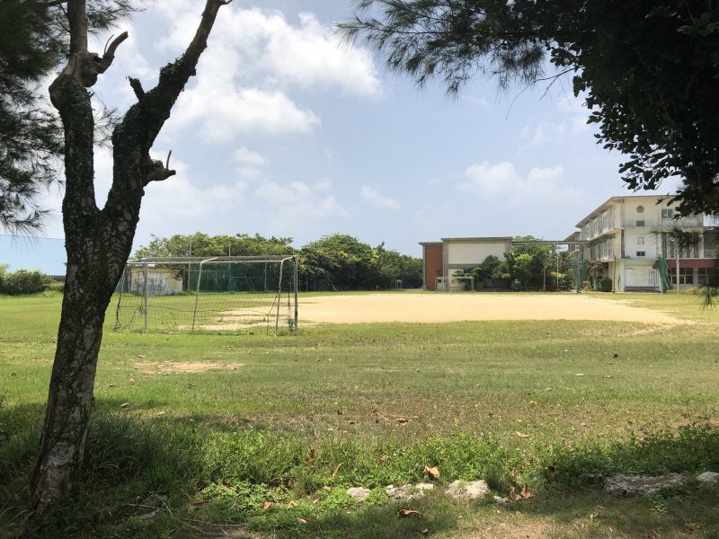 隣の学校のグランド
