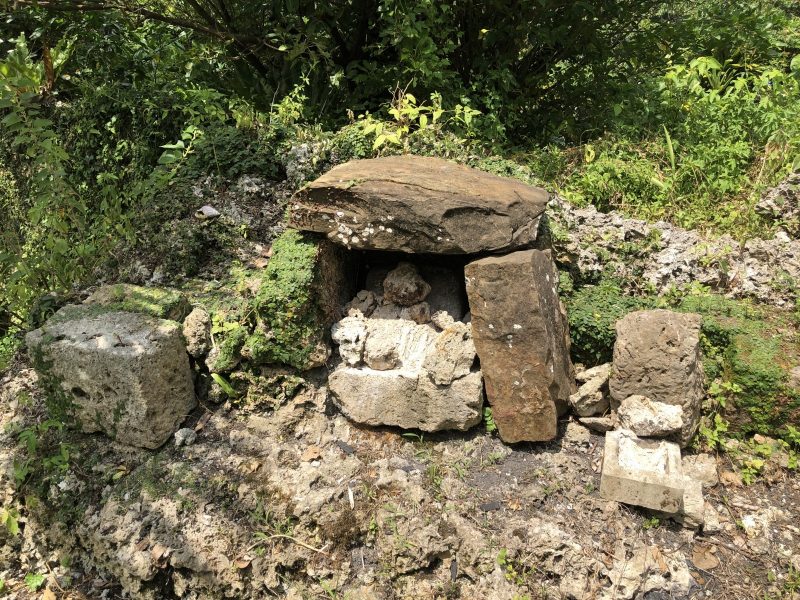 南山城跡にある拝所