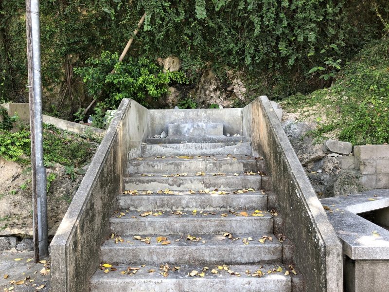 白銀堂境内の拝所