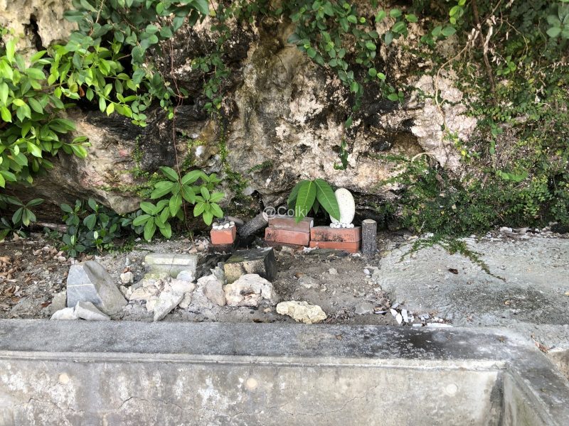 白銀堂境内の拝所