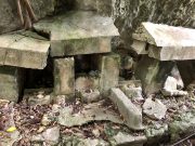 イビ岩下にある拝所