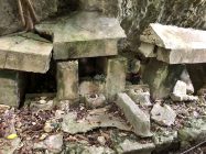 イビ岩下にある拝所