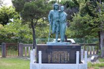 傷痍軍人夫婦像