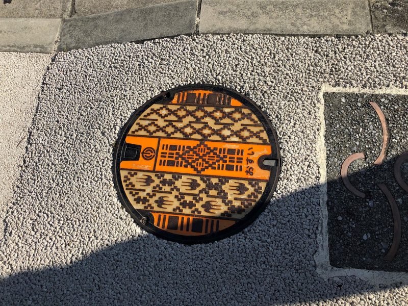 識名宮付近のマンホール