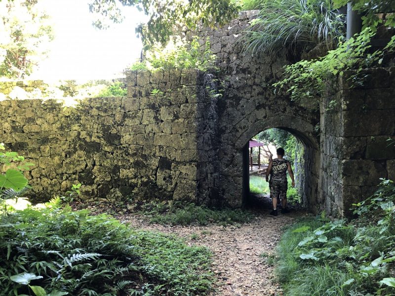 アーチのトンネル